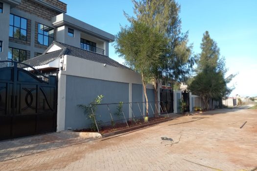 VICTORIAS 4 BEDROOM MAISONETTE ALL ENSUITE TO LET IN UTAWALA-AIRWAYS, NILE COURT ESTATE@ 85,000/=