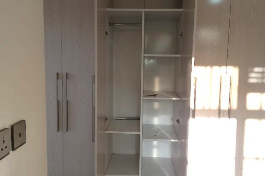 VICTORIAS 4 BEDROOM MAISONETTE ALL ENSUITE TO LET IN UTAWALA-AIRWAYS, NILE COURT ESTATE@ 85,000/=