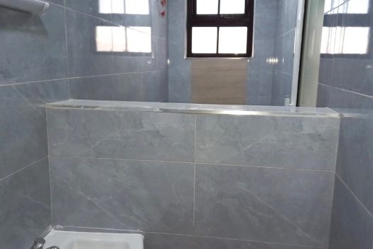 VICTORIAS 4 BEDROOM MAISONETTE ALL ENSUITE TO LET IN UTAWALA-AIRWAYS, NILE COURT ESTATE@ 85,000/=