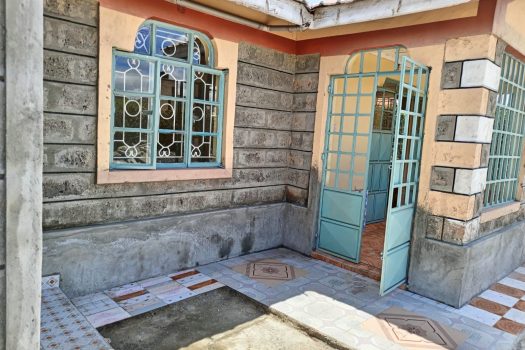 FOR RENT: SPACIOUS 3 BEDROOM – OWN COMPOUND – UTAWALA AIRWAYS (ARUSHA COURT) Price: Kshs. 40,000/month